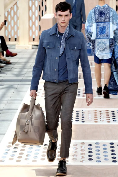 Look 19